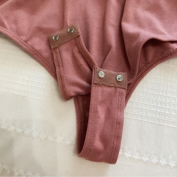 Nwt REVOLVE MORE TO COME DEVON PINK SATIN HALTER CUT OUT SLEEVELESS BODYSUIT - Picture 10 of 11